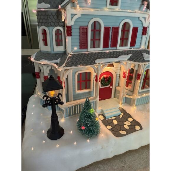 Avon 2001 Christmas Holiday Splendor Fiber Optic Color Changing Light Up House - Picture 3 of 10